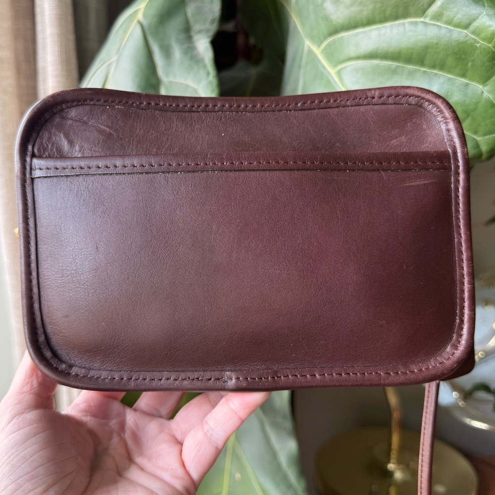 SOLD.     Vintage Coach 1999 Mahogany Carnival 9925